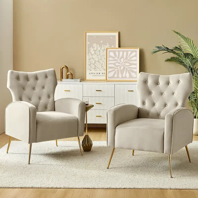 Sillón Contemporáneo de Terciopelo con Respaldo Alto, Botones Decorativos y Patas de Metal Doradas Abocinadas