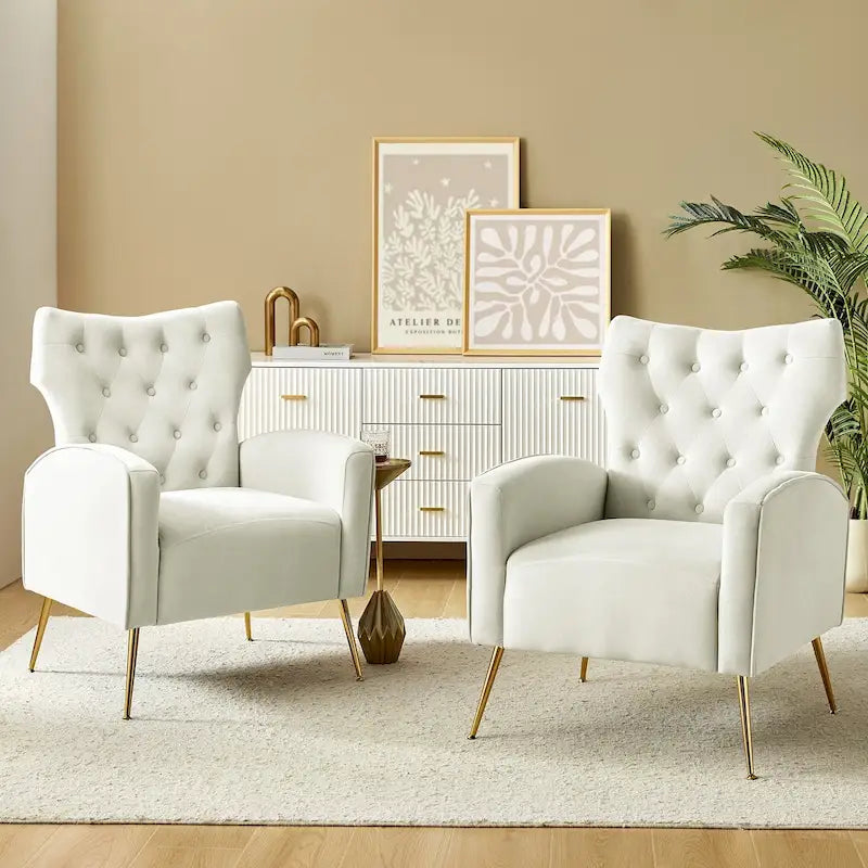 Sillón Contemporáneo de Terciopelo con Respaldo Alto, Botones Decorativos y Patas de Metal Doradas Abocinadas