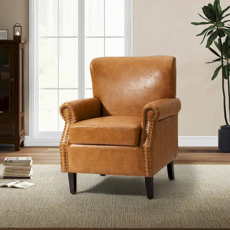 Sillón de cuero de transición con ribete de tachuelas y brazos enrollados