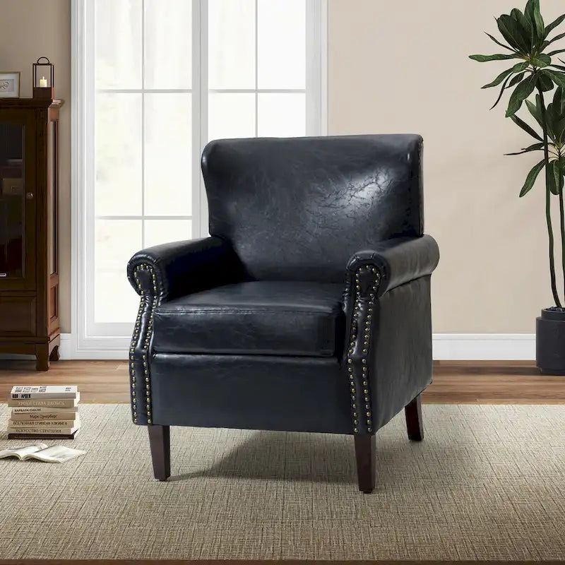 Sillón de cuero de transición con ribete de tachuelas y brazos enrollados